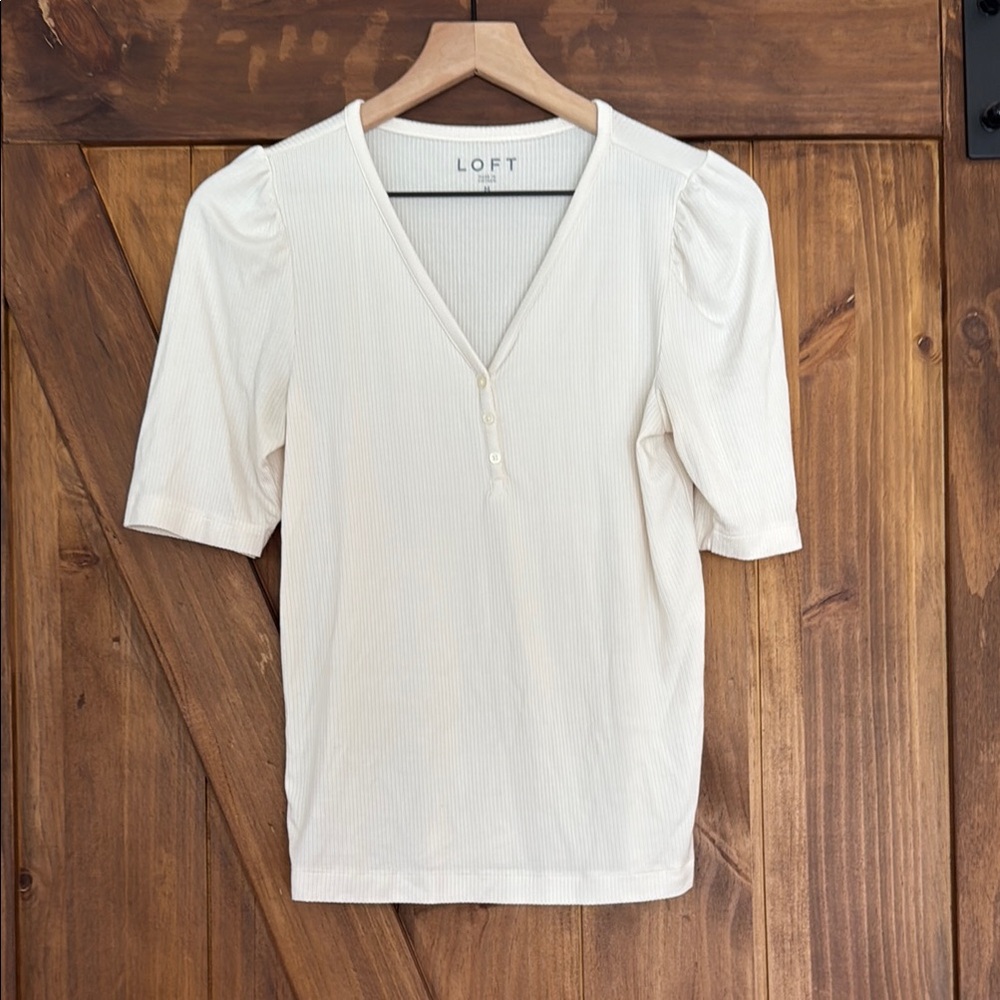 LOFT Cream Short Sleeve Fitted Blouse